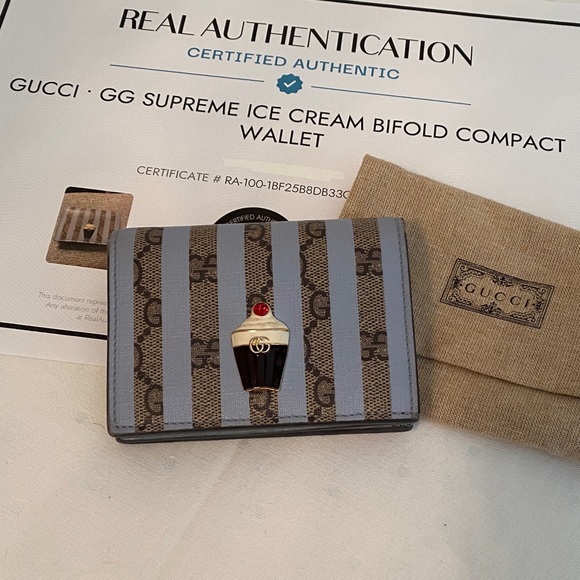 Gucci • GG Supreme Striped Compact Wallet with Ice Cream Sundae Charm - Picture 1 of 12